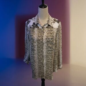 Fig and Flower from Anthropology size M Women's Black & White Snake Print Blouse